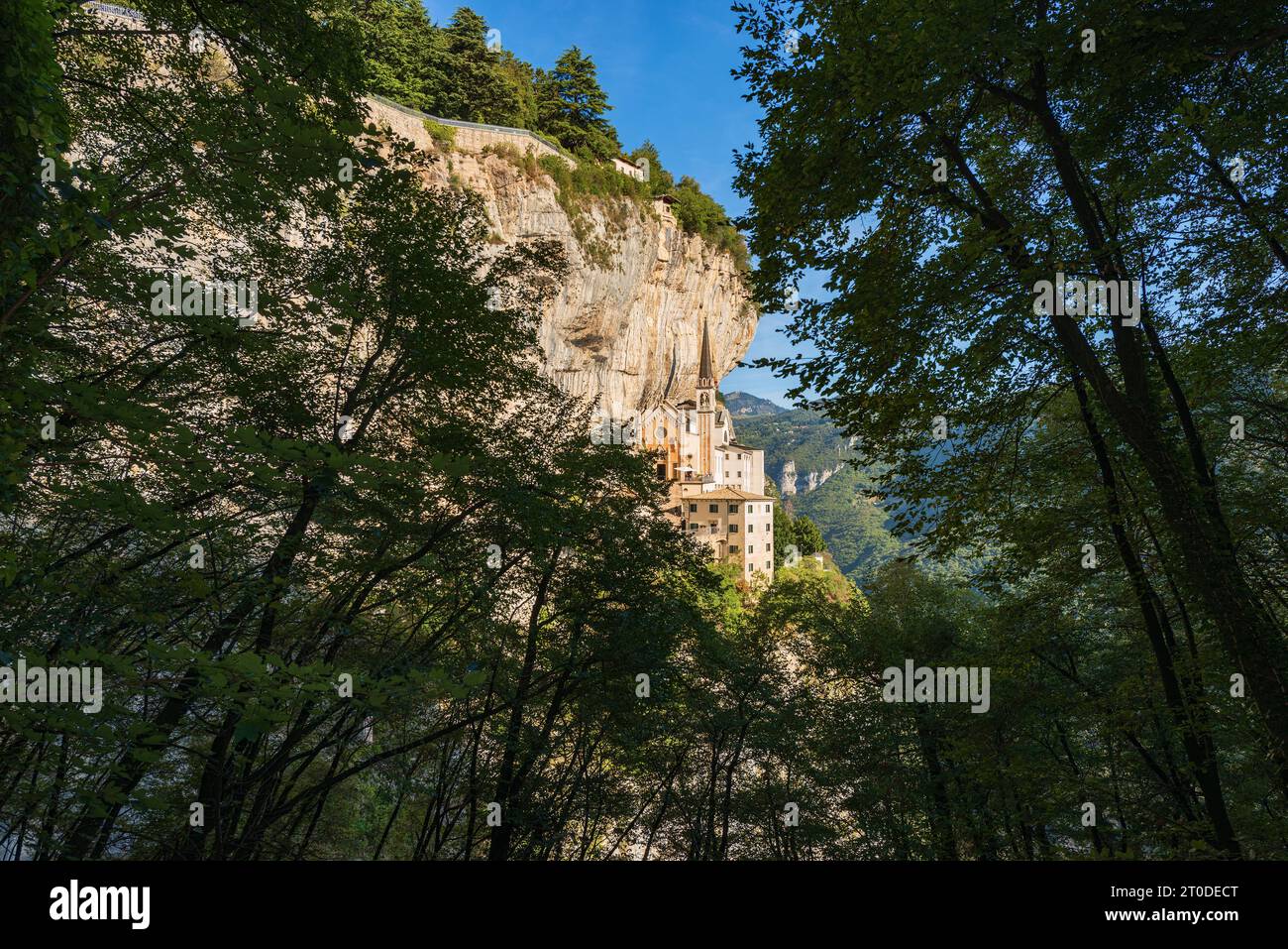 Santuario della Madonna della Corona. Alpi italiane, Ferrara di Monte Baldo, Spiazzi, Verona, Veneto, Italia, Europa. Foto Stock