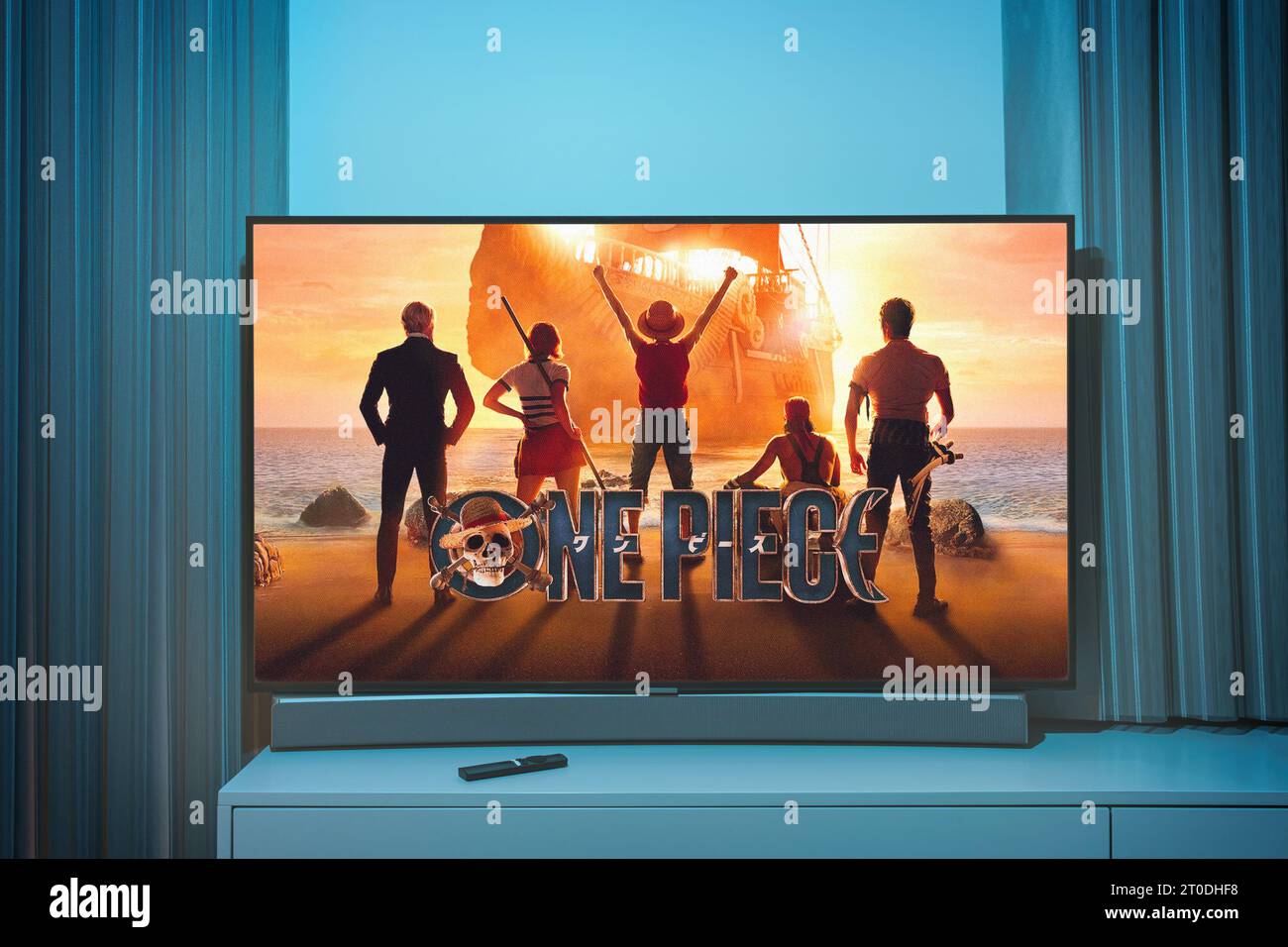La famosa serie TV Netflix One Piece sullo schermo televisivo. Programma televisivo Foto Stock