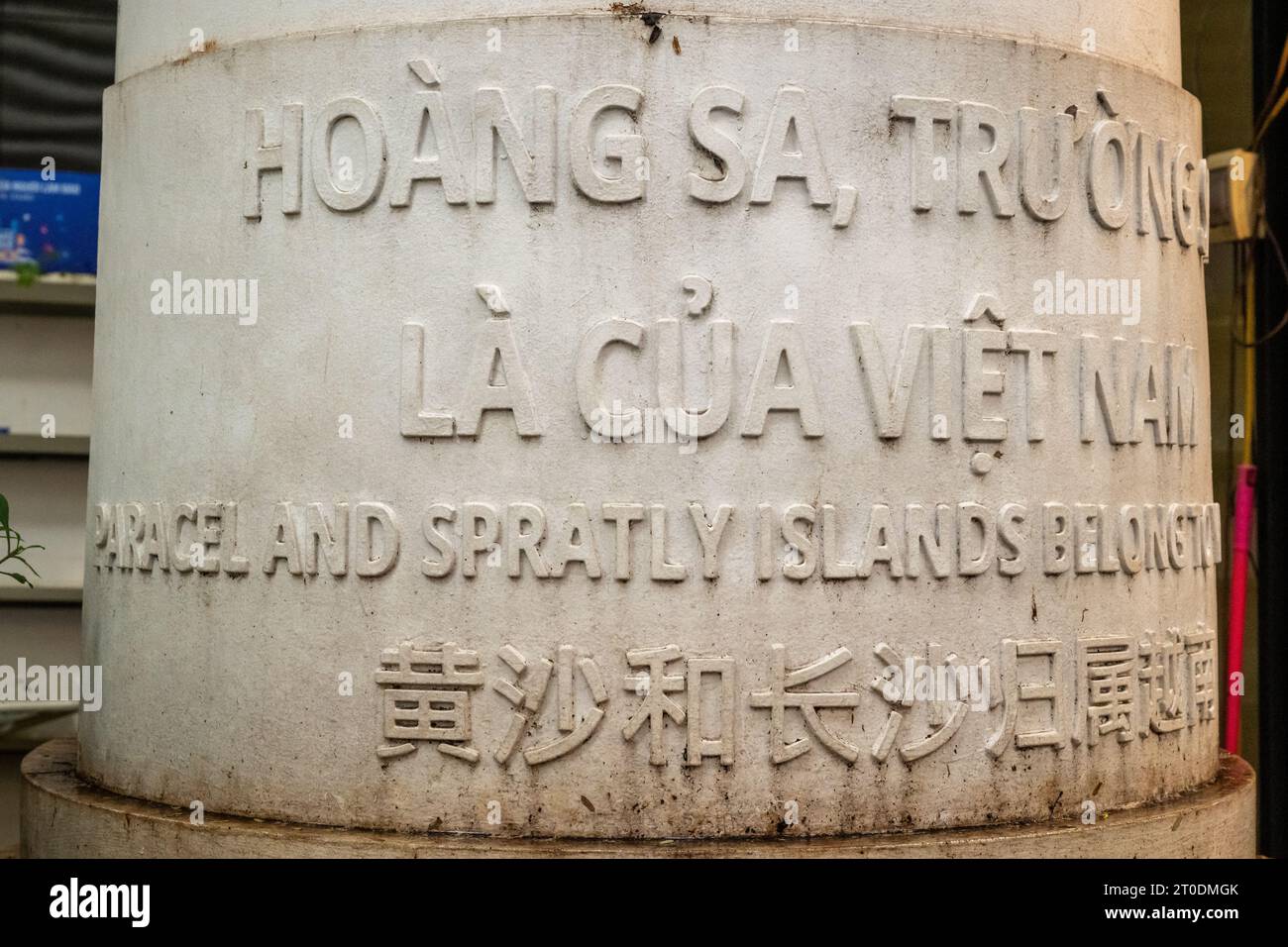 Le isole Paracel e Spratly appartengono alla statua del Vietnam in Book Street, ho chi Minh City, Vietnam Foto Stock