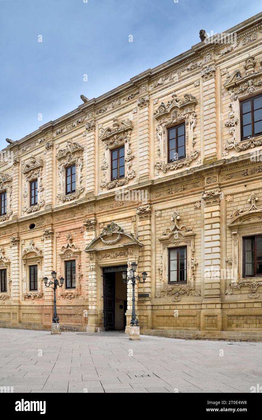 Lecce (Italia, Puglia, provincia di Lecce) palazzo della Provincia e Prefettura, ex convento Celestino Foto Stock