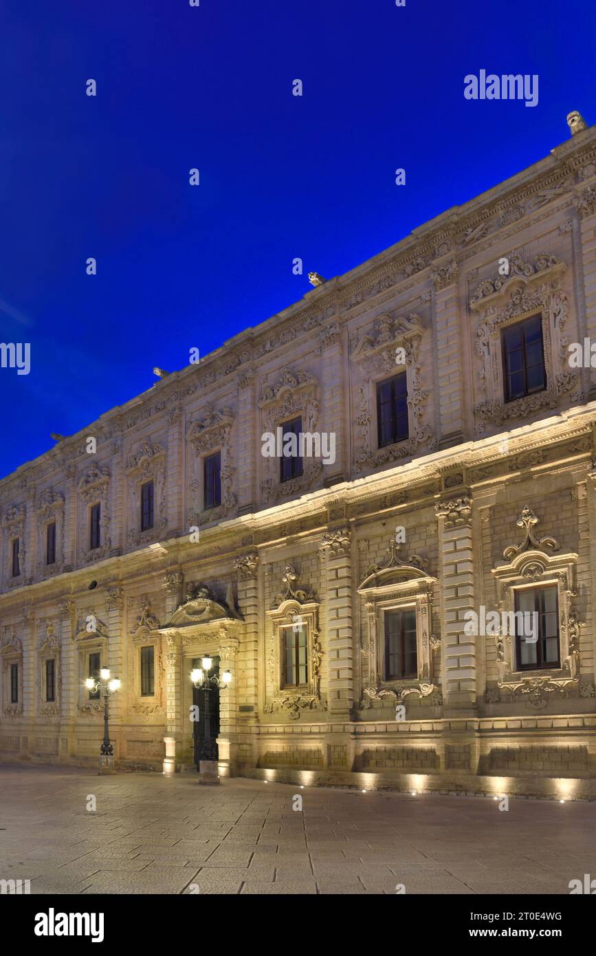 Lecce (Italia, Puglia, provincia di Lecce) palazzo della Provincia e Prefettura, ex convento Celestino Foto Stock