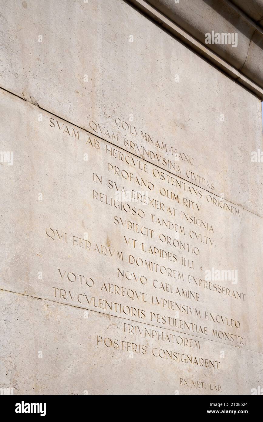 Lecce (Italia, Puglia, provincia di Lecce) Piazza Sant'Oronzo, colonna di Sant'Oronzo Foto Stock