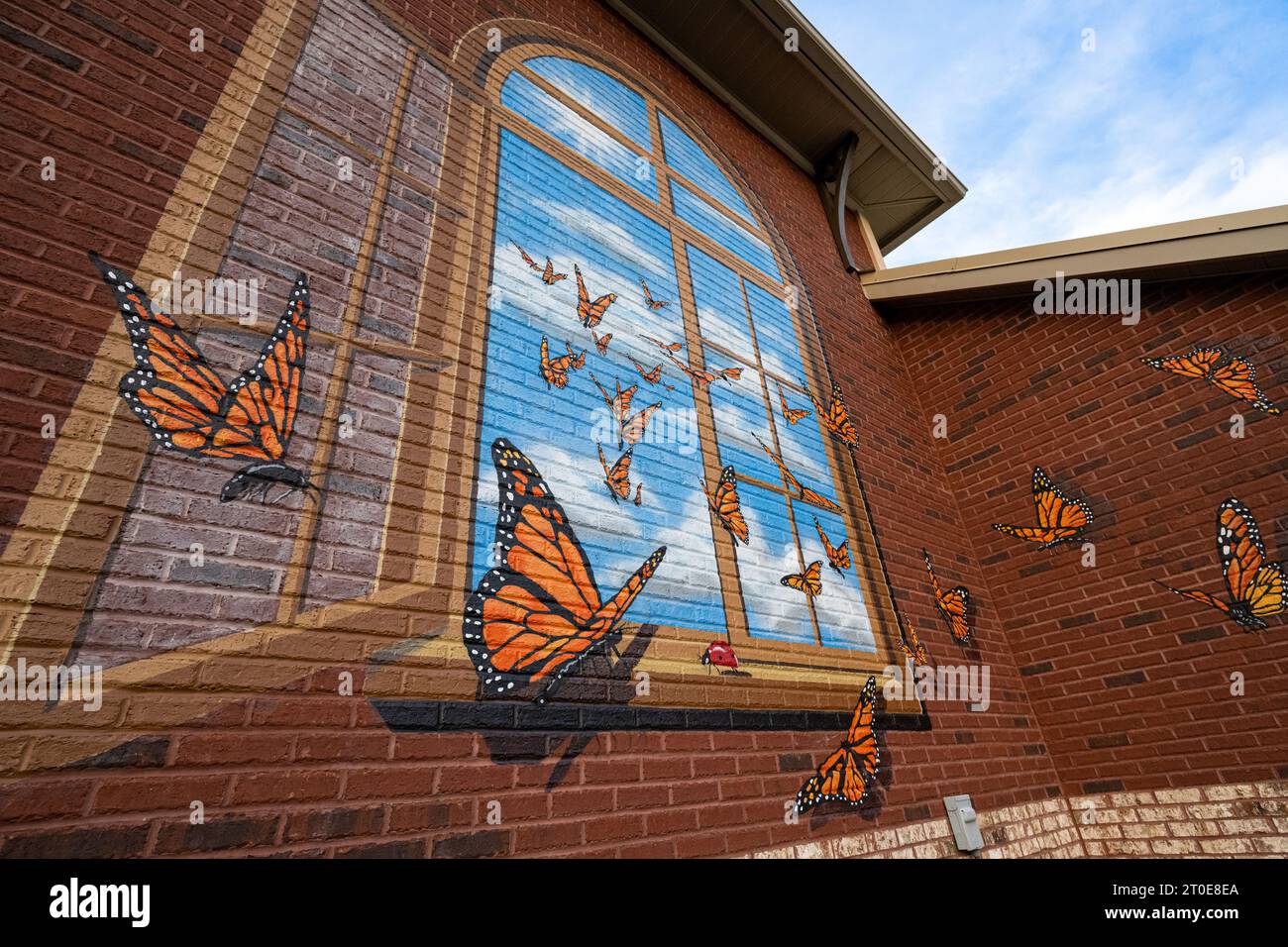 Murale a farfalla su un edificio del parco pubblico a Lilburn, Georgia. (USA) Foto Stock