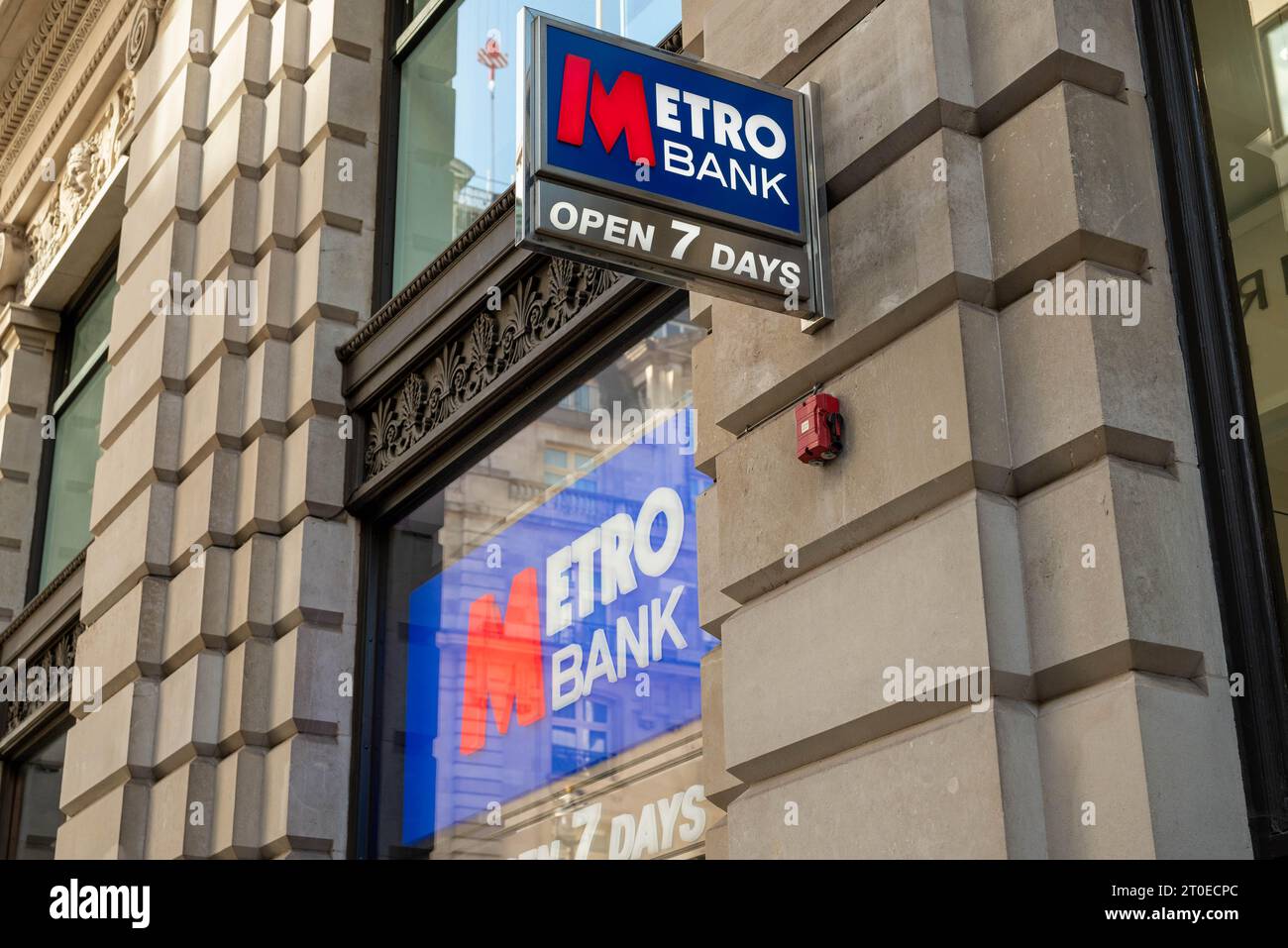 Londra, Regno Unito. 6 ottobre 2023. Vista generale della Metro Bank a Londra. (Foto di Pietro Recchia/SOPA Images/Sipa USA) credito: SIPA USA/Alamy Live News Foto Stock