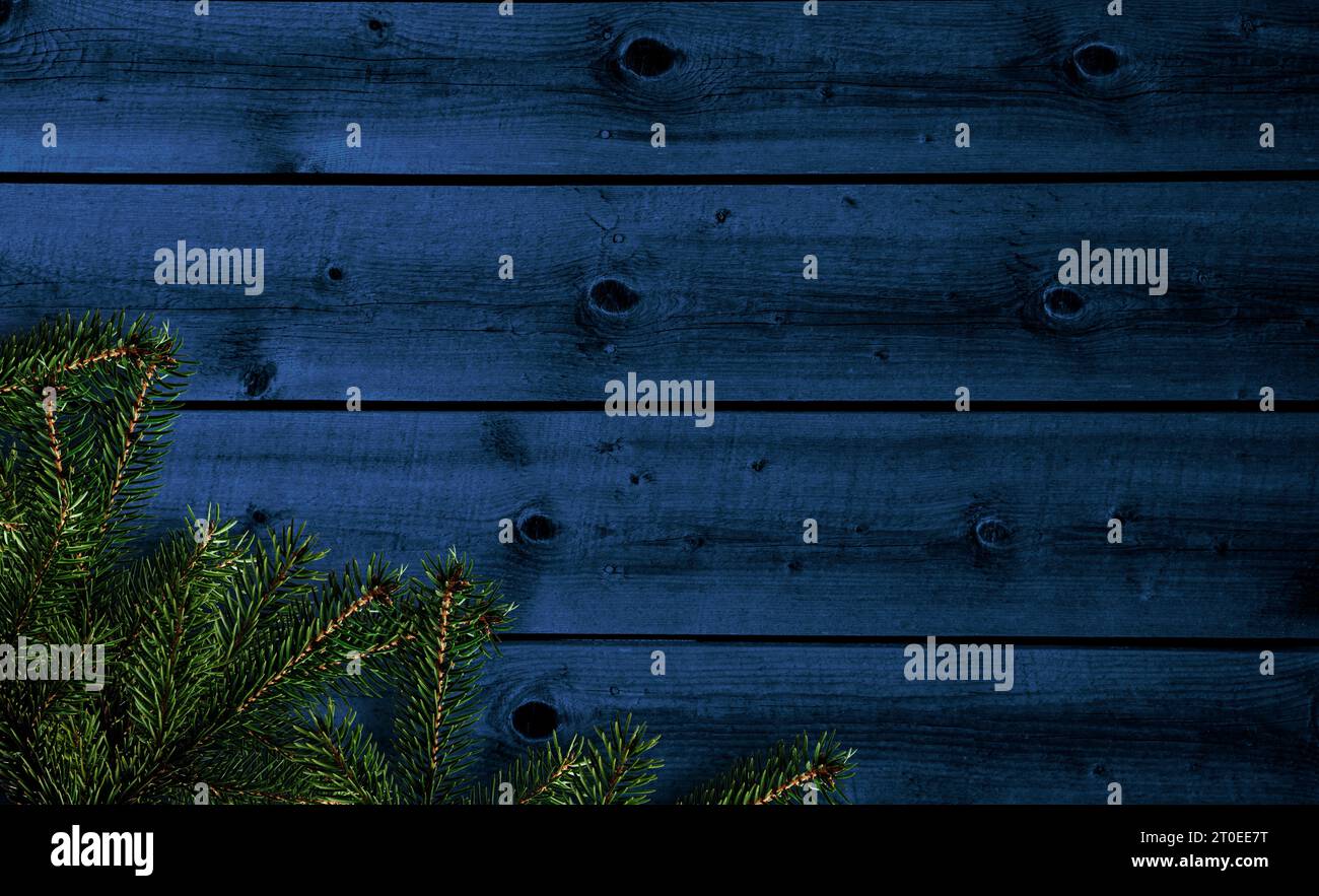 Sfondo di legno blu con decorazione natalizia Foto Stock