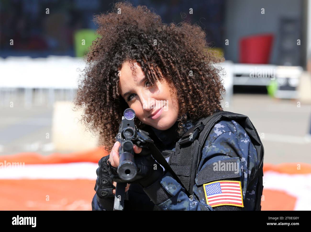 Giovani donne algerine vestite da personaggi dei fumetti alla 15a edizione del Festival Internazionale del fumetto algerino (FIBDA) ad Algeri, Algeria, il 5 ottobre 2023 (foto di Billel Bensalem/APP/NurPhoto)0 credito: NurPhoto SRL/Alamy Live News Foto Stock