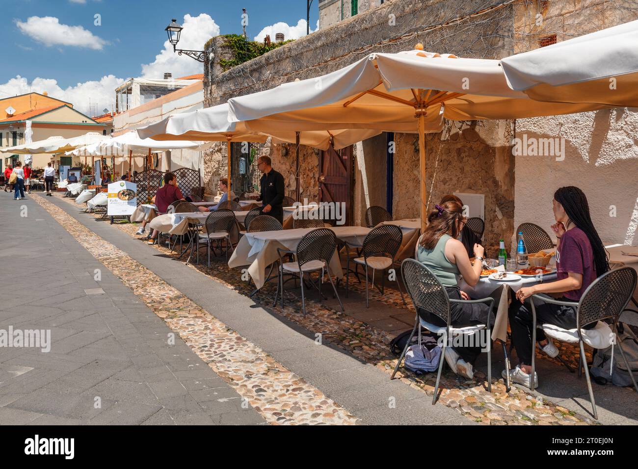 Ristorante presso le mura cittadine, Alghero, provincia di Sassari, Sardegna, Italia Foto Stock