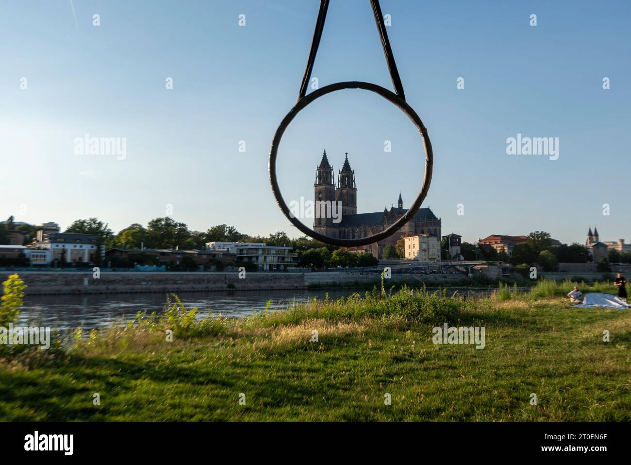 Cattedrale di Magdeburgo, air hoop, acrobazie, Magdeburgo, Sassonia-Anhalt, Germania Foto Stock