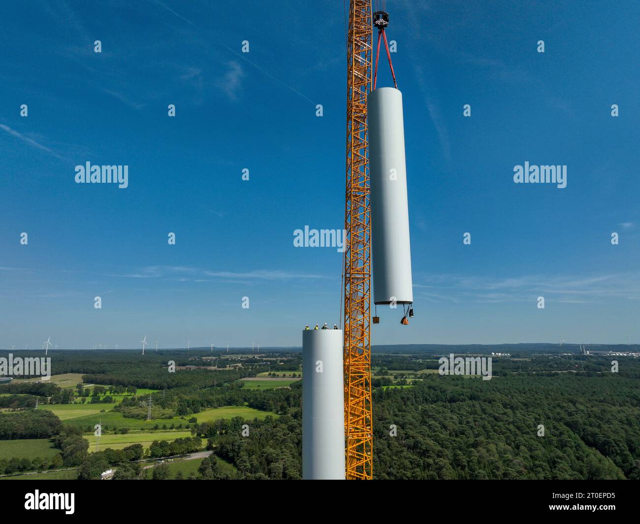 Dorsten, Renania settentrionale-Vestfalia, Germania - costruzione di una turbina eolica, la prima turbina eolica del parco eolico grosse Heide. Un grande cran mobile Foto Stock