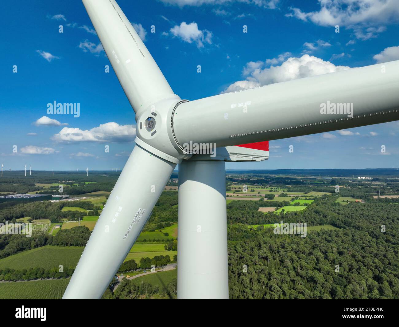 Dorsten, Renania settentrionale-Vestfalia, Germania - nuova costruzione di una turbina eolica. Grosse Heide Wind Farm. Foto Stock