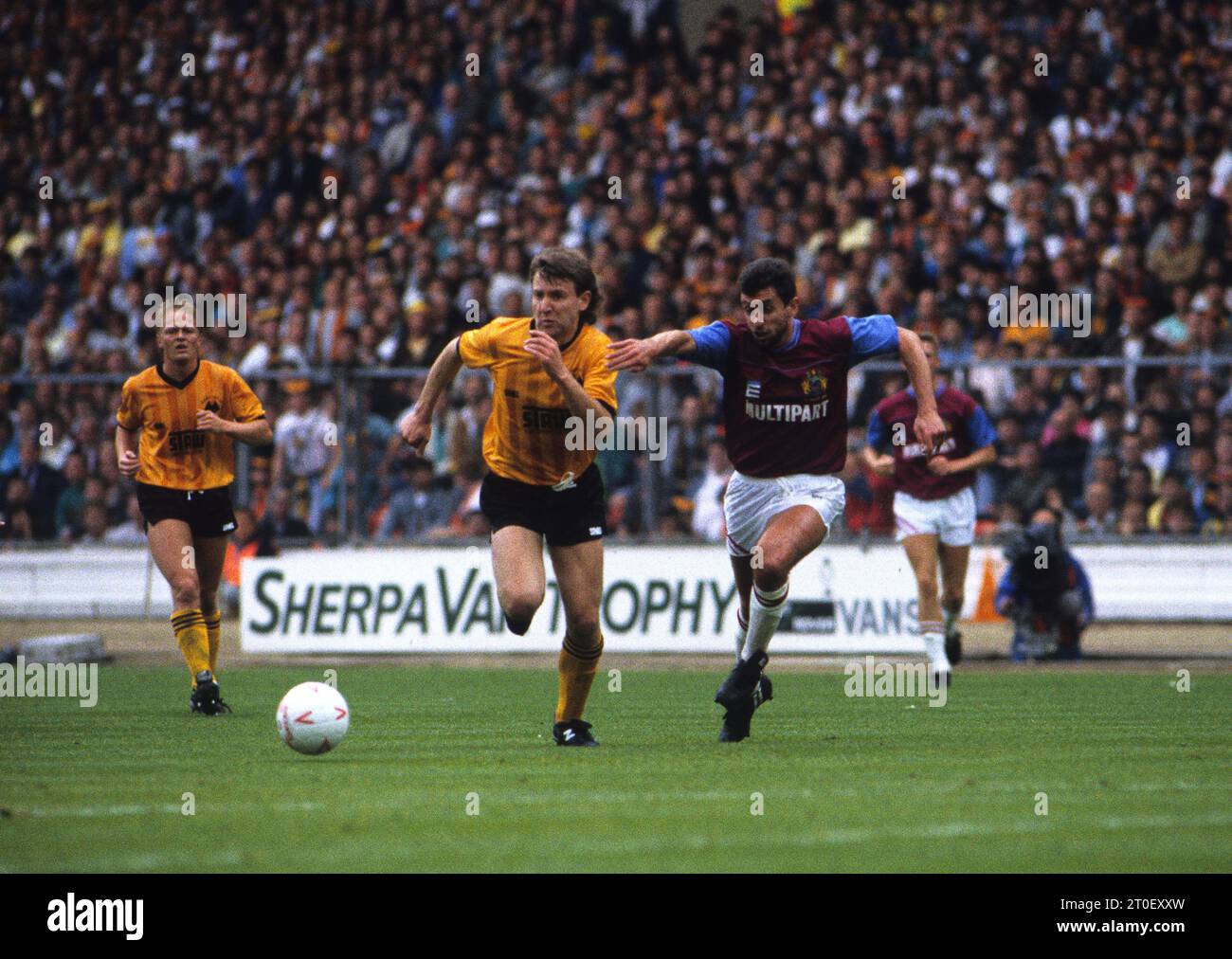 Robbie Dennison e Peter Daniel di Burnley. Sherpa Van Final a Wembley Burnley contro Wolverhampton Wanderers. Foto Stock