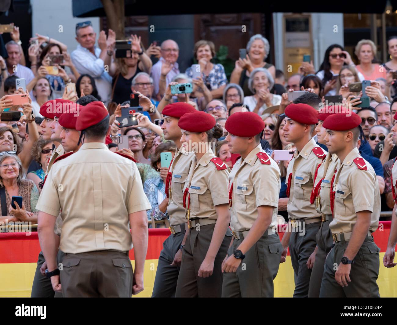 Saragozza, Spagna. 6 ottobre 2023. La principessa Leonor ha reso omaggio alla Vergine di Pilar di Saragozza insieme ai suoi colleghi di promozione militare nella basilica della capitale aragonese Juan Antonio Perez/Alamy Live News Foto Stock