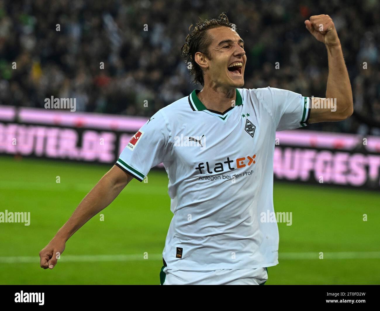 Florian Neuhaus (Borussia Moenchengladbach, n. 10) jubelt nach seinem Kopfballtor zum 1:0. Borussia Moenchengladbach vs. 1. FSV Mainz 05, Fussball, Bundesliga, 07. Spieltag, Saison 2023/2024, 06.10.2023 LE NORMATIVE DFL VIETANO QUALSIASI USO DI FOTOGRAFIE COME SEQUENZE DI IMMAGINI E/O QUASI-VIDEO foto: Eibner-Pressefoto/Thomas Haesler Foto Stock