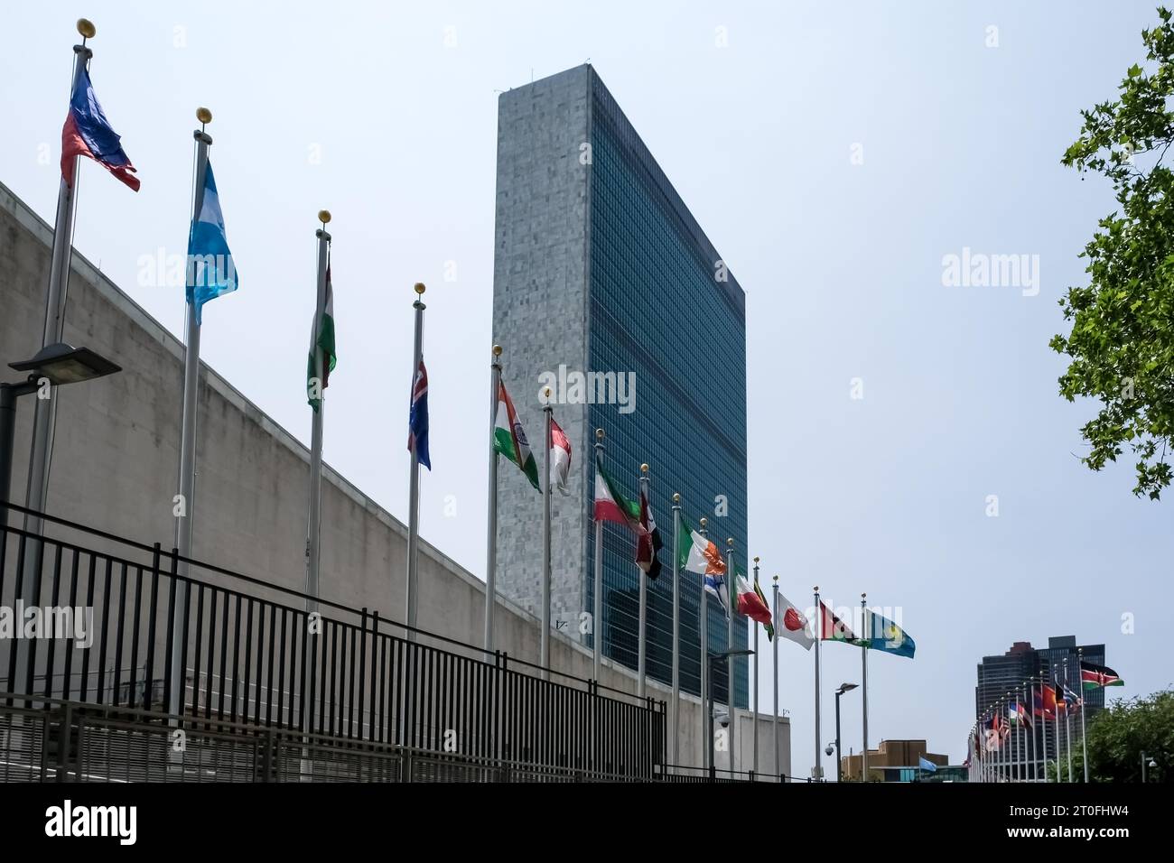Vista del Palazzo del Segretariato delle Nazioni Unite, un grattacielo presso la sede delle Nazioni Unite nel quartiere di Turtle Bay a Manhattan Foto Stock