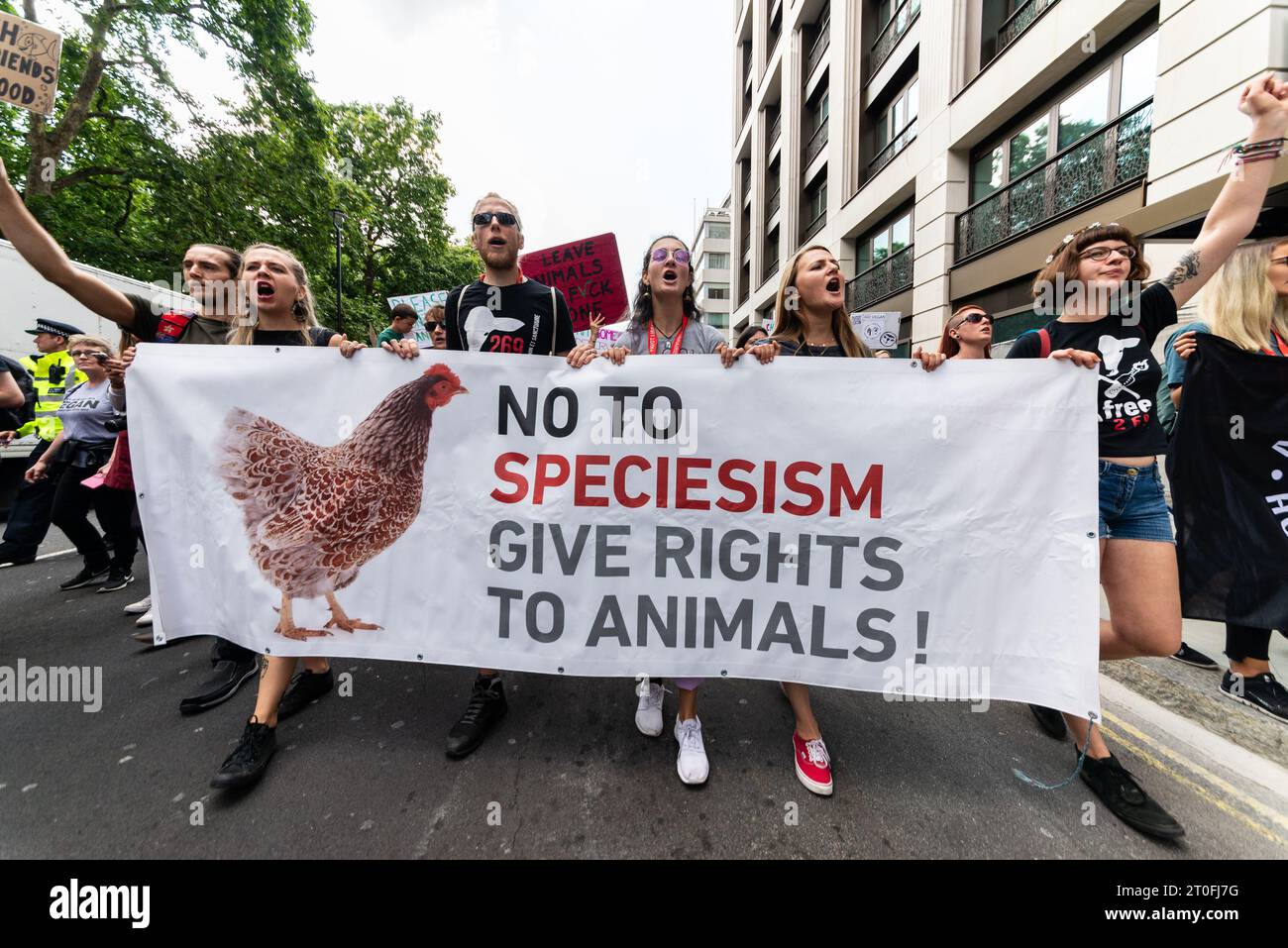 No al specisismo, date diritto allo striscione degli animali in una marcia di protesta per i diritti degli animali a Londra, Regno Unito. Dare diritti agli animali Foto Stock