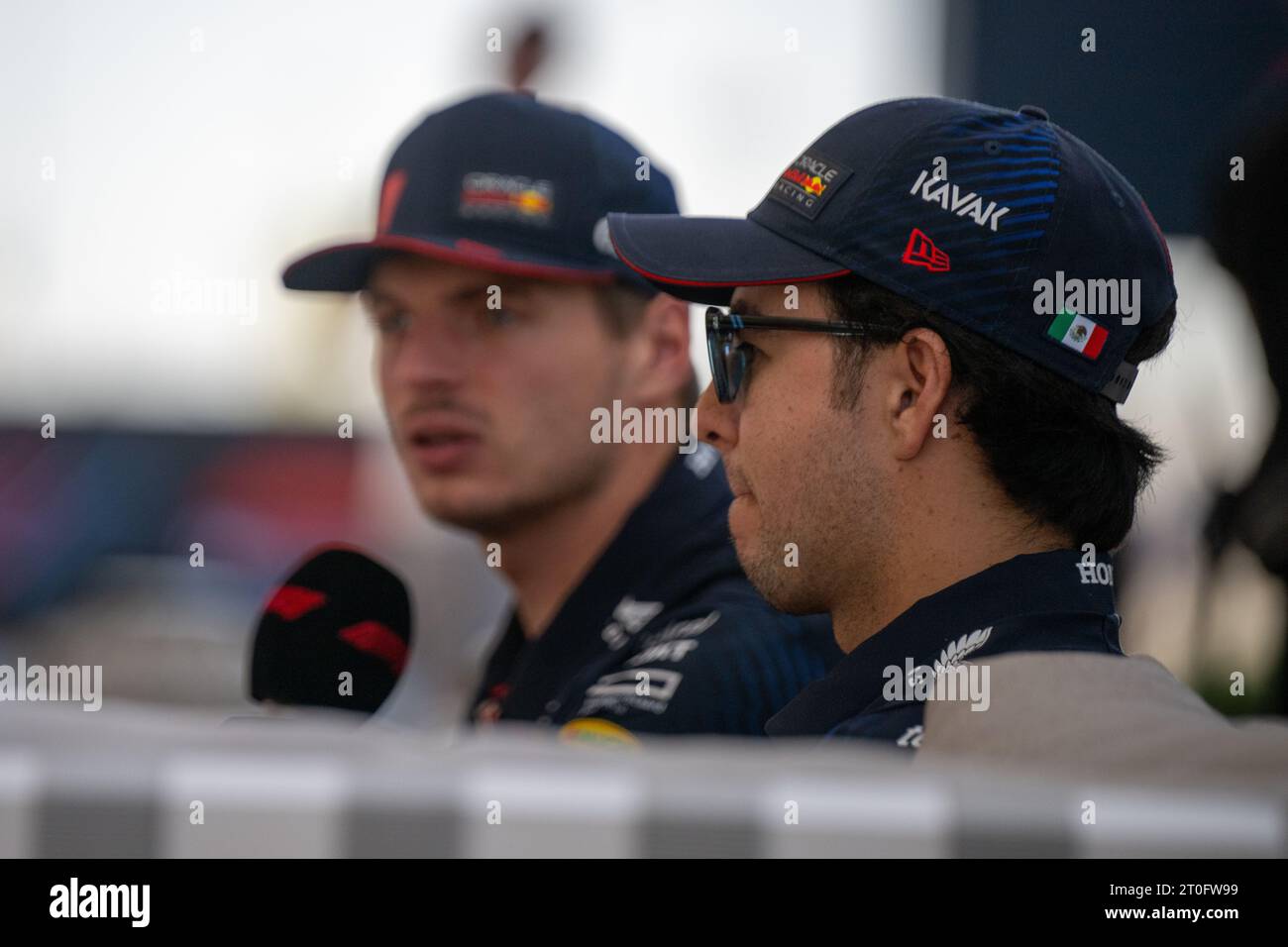 DOHA,QATAR.6 ottobre 2023 MAX VERSTAPPEN (NLD) Red Bull Racing E SERGIO PEREZ (mex).AHMAD AL-SHEHAB/Alamy Live News.AHMAD AL-SHEHAB/Alamy Live News Foto Stock