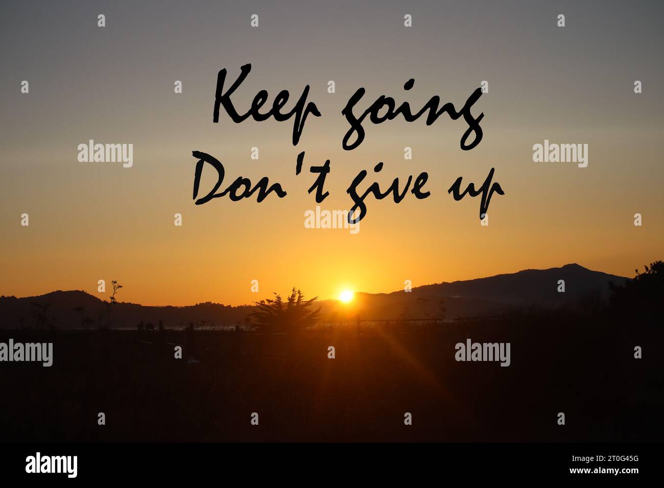 Citazione. Citazioni di vita motivazionali e stimolanti: Continuate e non rinunciate. Foto Stock
