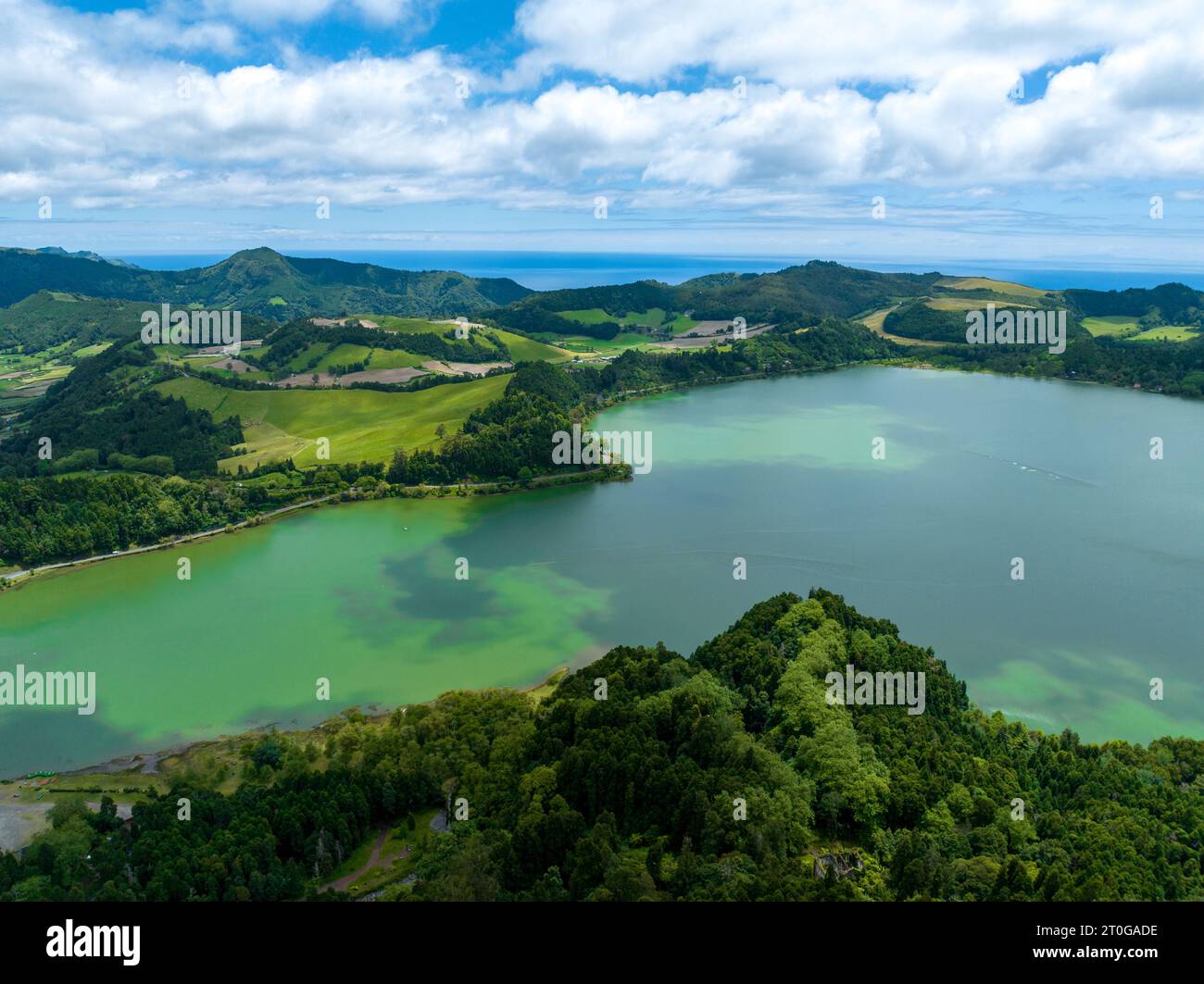 Vista aerea di Lagoa das Furnas situato sull'isola Azorea di Sao Miguel, Azzorre, Portogallo. Lago Furnas (Lagoa das Furnas) su Sao Miguel, Azzorre, P. Foto Stock