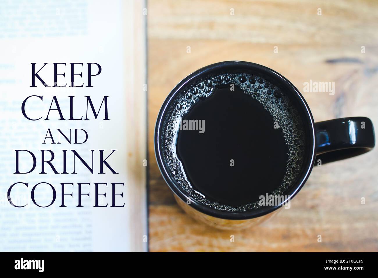 Citazione. Dire. Citazioni motivazionali e stimolanti: Mantenete la calma e bevete caffè. Foto Stock