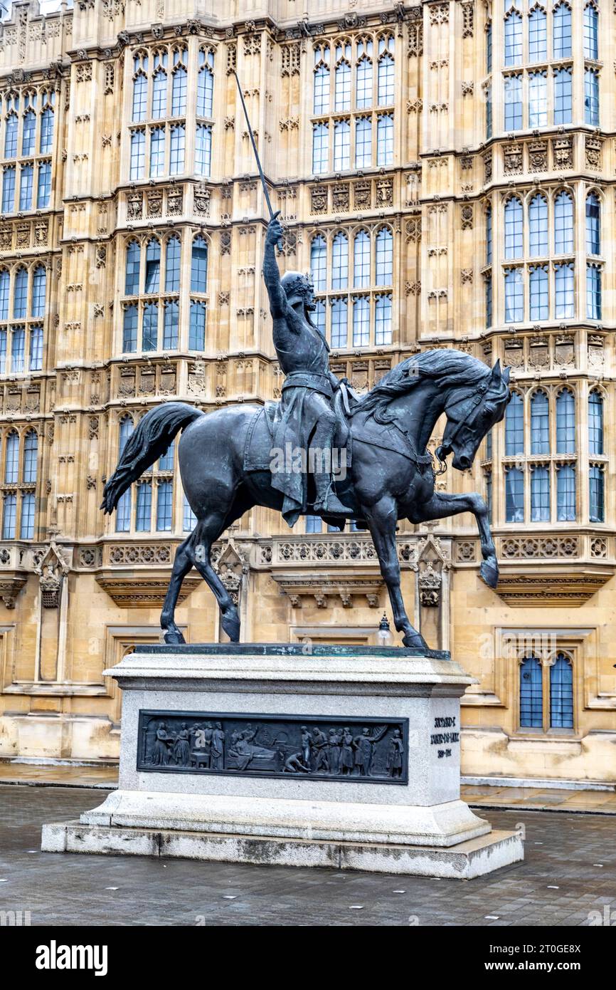 Statua del re Riccardo cuore di Leone fuori dal Parlamento, Londra, Inghilterra, Regno Unito Foto Stock