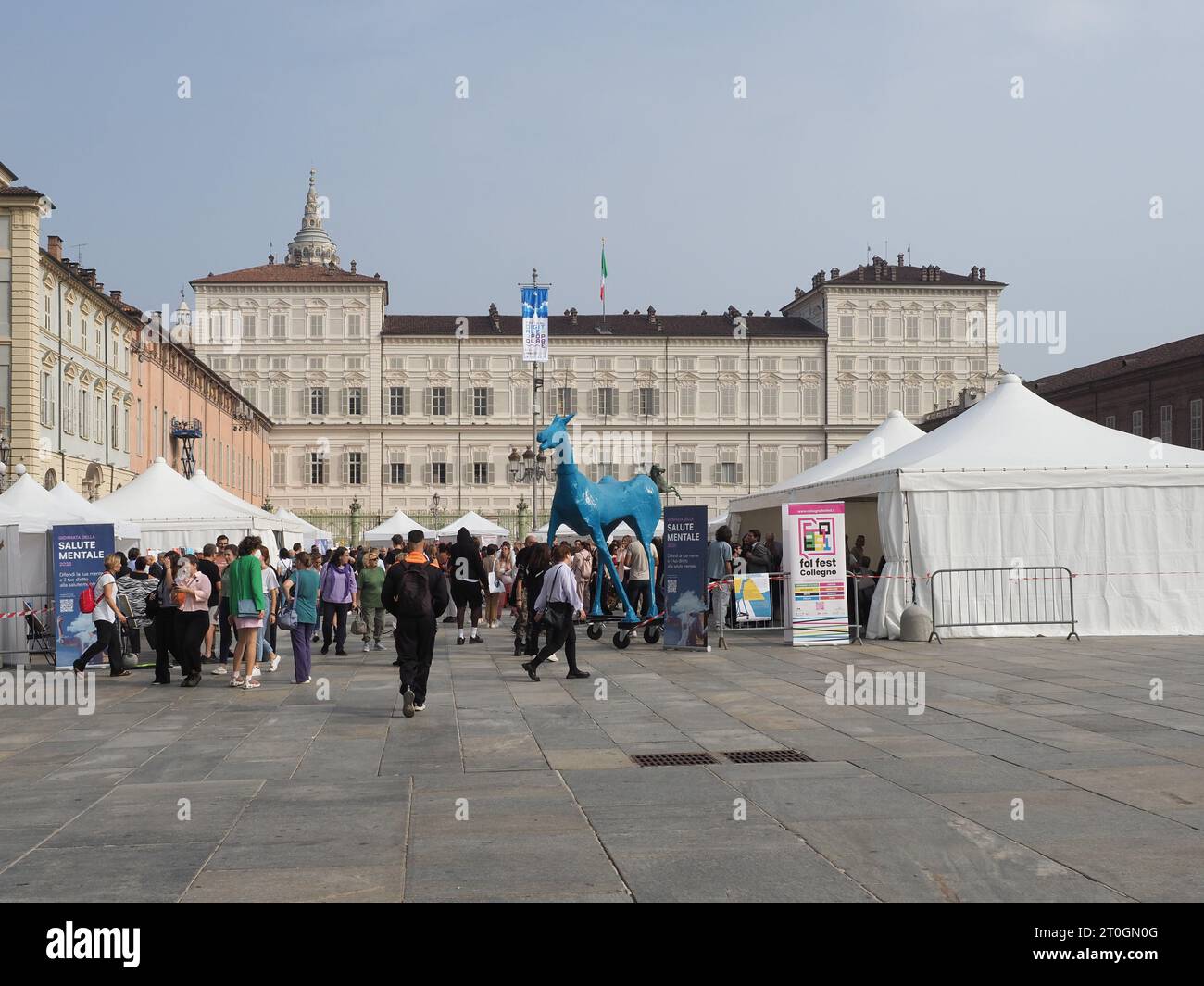 TORINO, ITALIA - 06 OTTOBRE 2023: Giornata mondiale della salute mentale in piazza Castello Foto Stock
