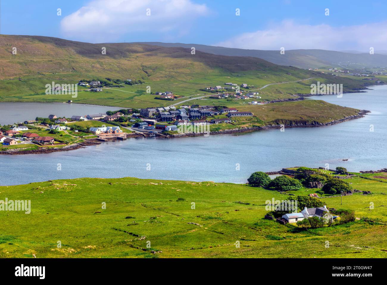 Una vista panoramica su Hellister e Haggersta sulla terraferma delle Isole Shetland. Foto Stock