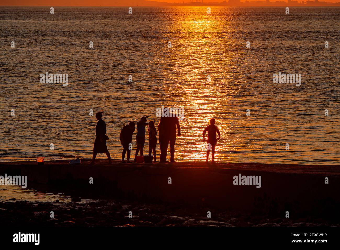 La striatura di luce del sole che attraversano il canale Foto Stock