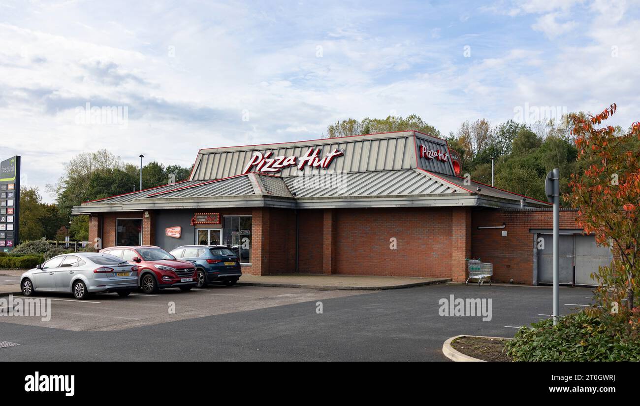 Hanley-Stoke-on-Trent, Staffordshire-Regno Unito October, 02 , 2023 Pizza Hut Fast casual Restaurant. Pizza Hut è una filiale di YUM! Marchi Foto Stock