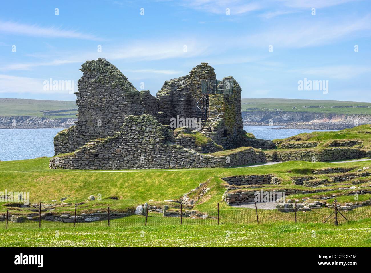 Jarlshof è un insediamento preistorico situato a Sumburgh, nelle Isole Shetland, in Scozia. Foto Stock