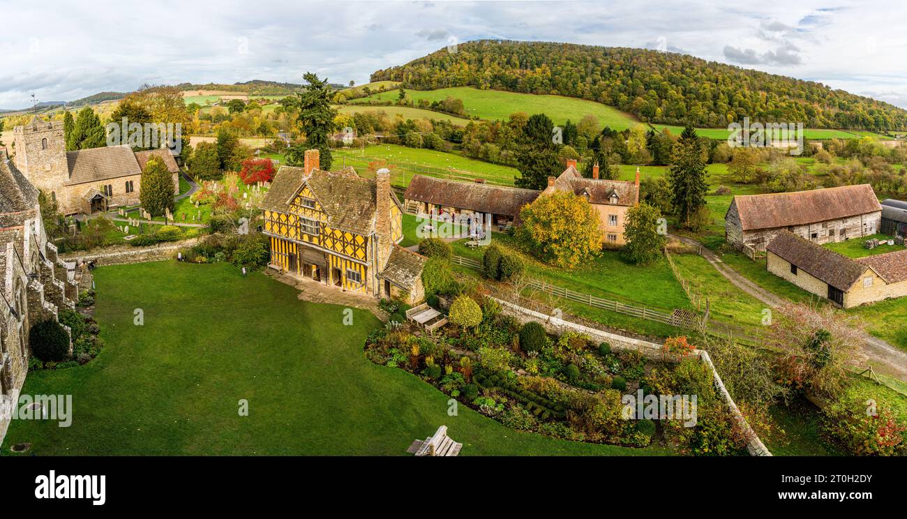 Chiesa e Elizabethan casa a Stokesay Shropshire Foto Stock