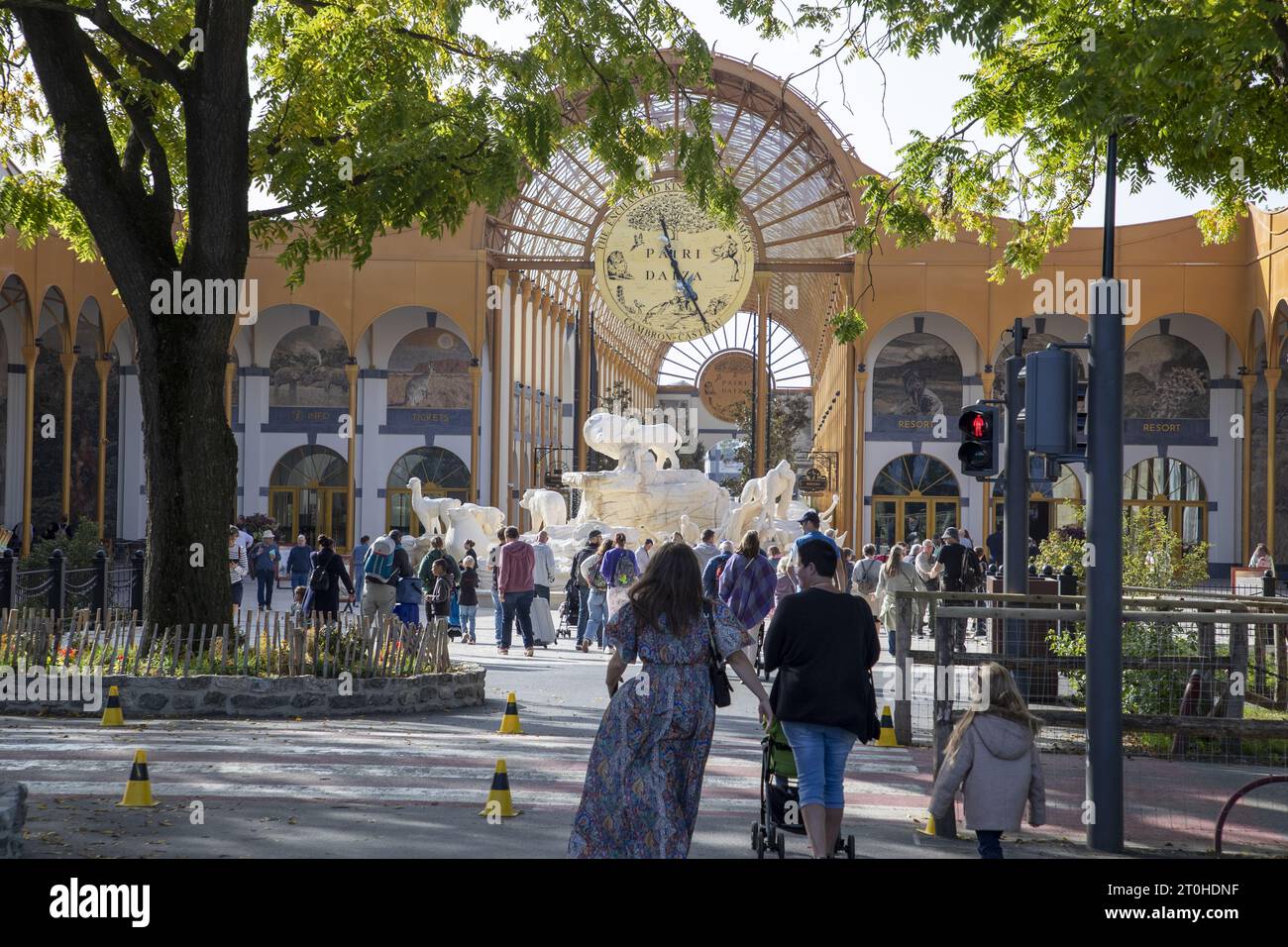 Brugelette, Belgio. 7 ottobre 2023. L'illustrazione mostra il nuovo ingresso del Pairi Daiza Animal parc a Brugelette sabato 07 ottobre 2023. BELGA PHOTO NICOLAS MAETERLINCK Credit: Belga News Agency/Alamy Live News Foto Stock