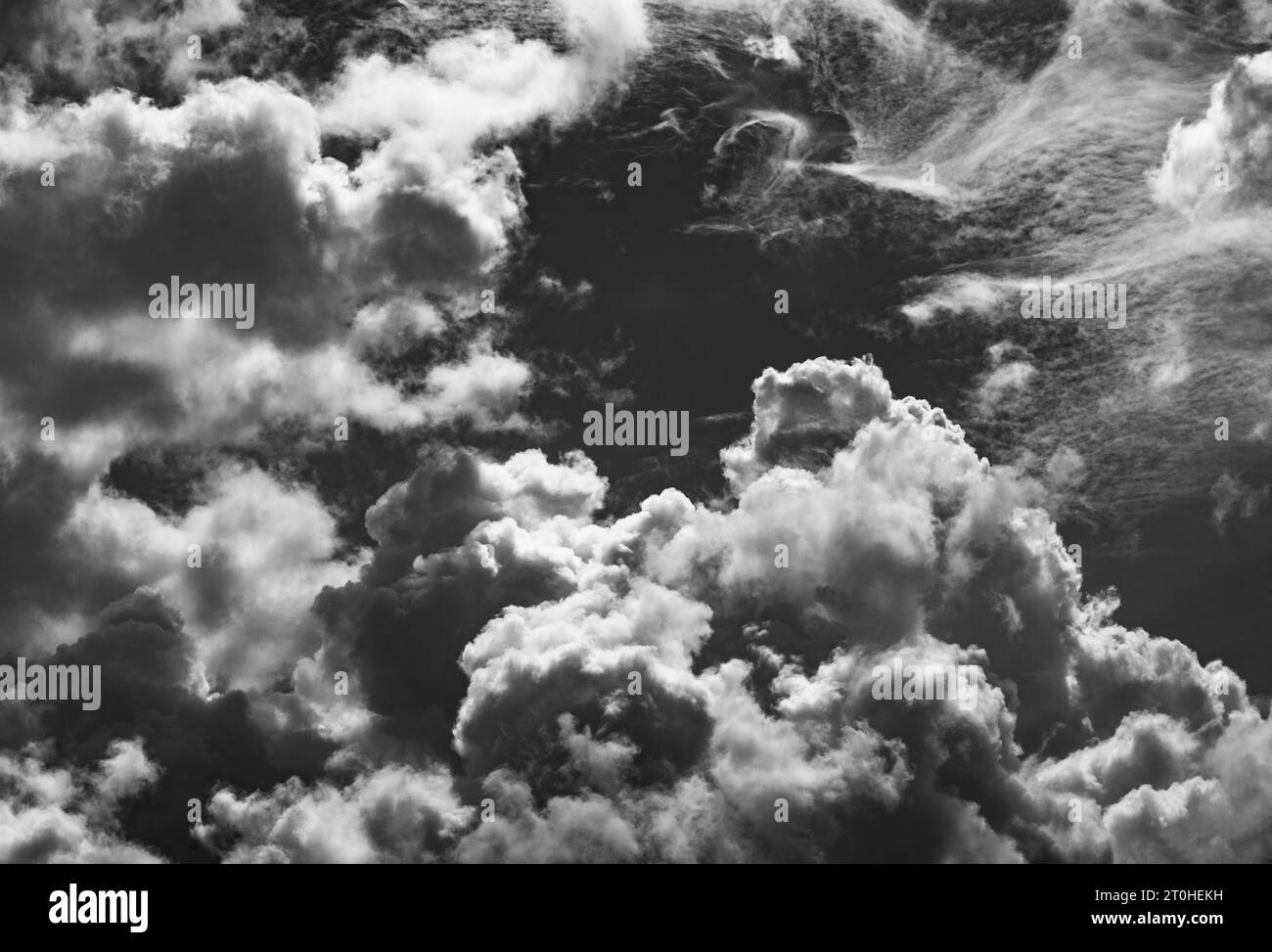 Immagine SW, paesaggio nuvoloso drammatico con nuvole (cumulus), tuoni, nuvole di pioggia, Austria Foto Stock