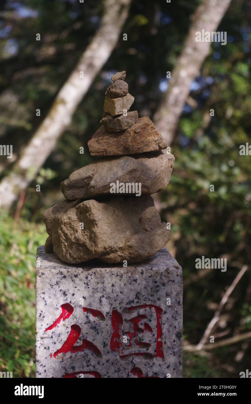 Balanced Rocks per buona fortuna in Giappone Foto Stock