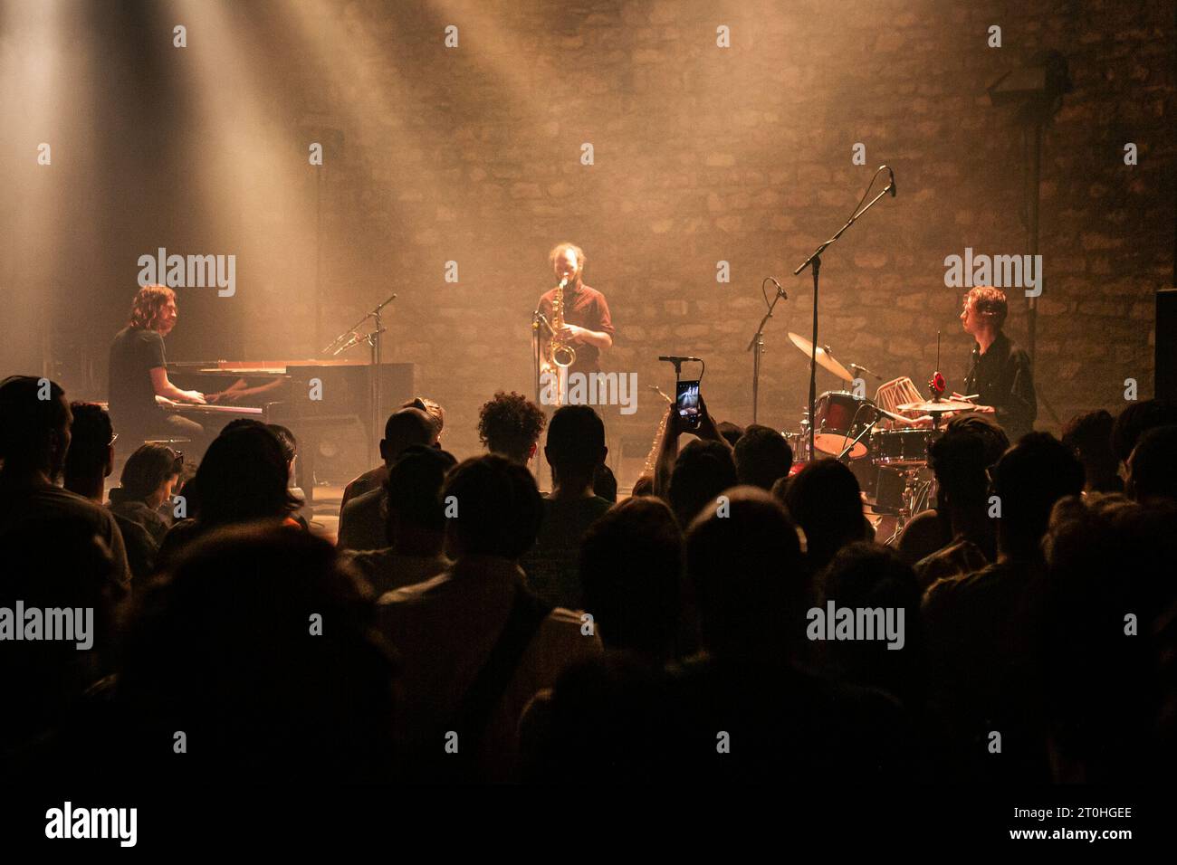 Parigi, Francia. 6 ottobre 2023. La band jazz britannica Mammal Hands si esibì a Parigi. La band jazz britannica di Norwich Mammal Hands si esibì al Café de la Danse a Parigi, in Francia. Credito: SOPA Images Limited/Alamy Live News Foto Stock