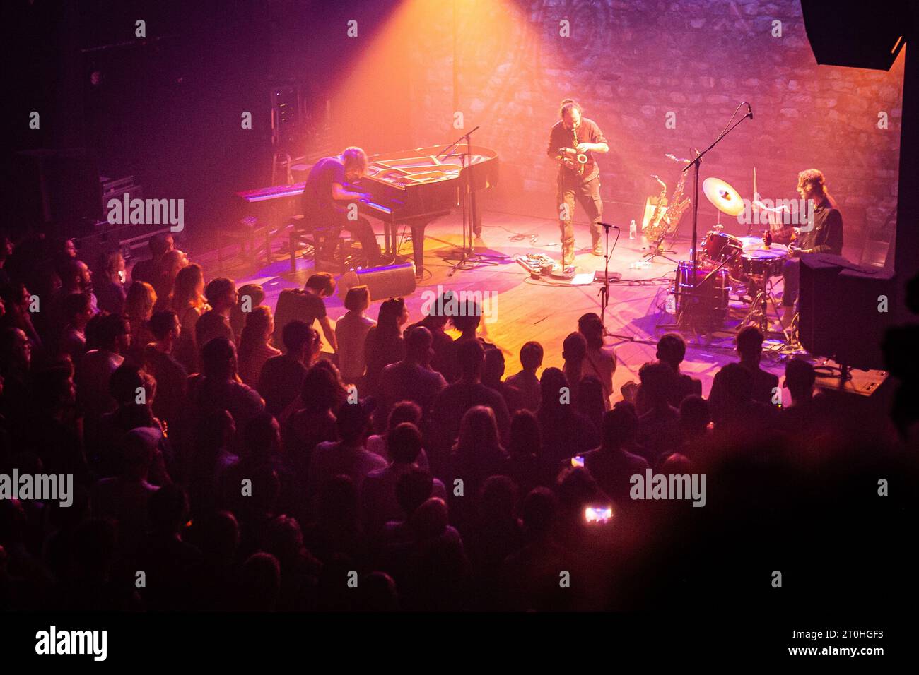 Parigi, Francia. 6 ottobre 2023. La band jazz britannica Mammal Hands si esibì a Parigi. La band jazz britannica di Norwich Mammal Hands si esibì al Café de la Danse a Parigi, in Francia. Credito: SOPA Images Limited/Alamy Live News Foto Stock