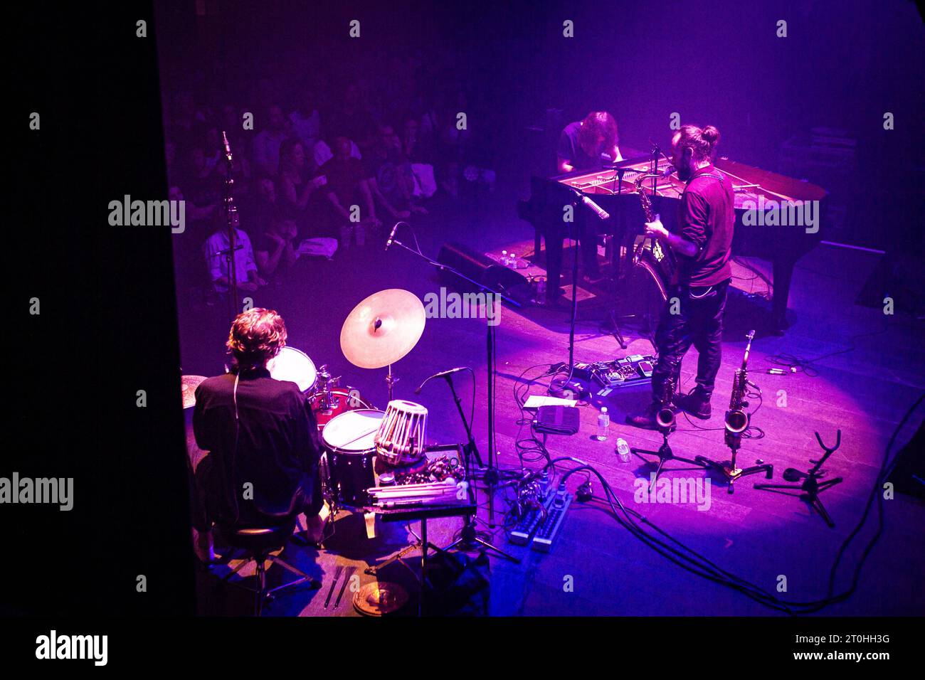 Parigi, Francia. 6 ottobre 2023. La band jazz britannica Mammal Hands si esibì a Parigi. La band jazz britannica di Norwich Mammal Hands si esibì al Café de la Danse a Parigi, in Francia. (Foto di Telmo Pinto/SOPA Images/Sipa USA) credito: SIPA USA/Alamy Live News Foto Stock