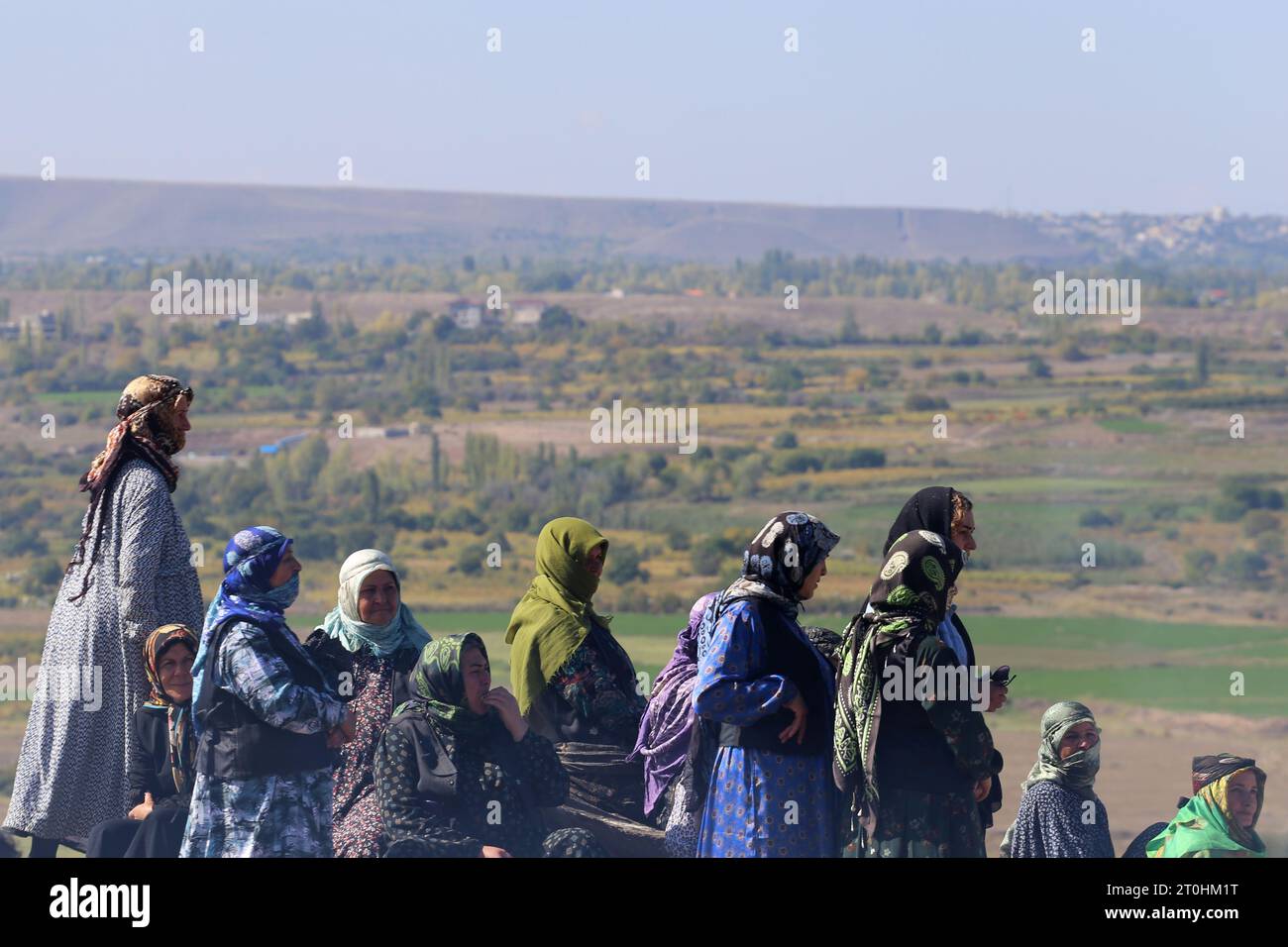 Meshginshahr, Ardabil, Iran. 6 ottobre 2023. I nomadi iraniani Shahsevan si uniscono sulle storiche terre nomadi di Shahar Yeri ad Ardabil. (Immagine di credito: © Rouzbeh Fouladi/ZUMA Press Wire) SOLO USO EDITORIALE! Non per USO commerciale! Crediti: ZUMA Press, Inc./Alamy Live News Foto Stock