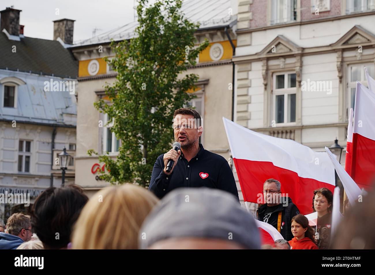 BIELSKO-BIALA, POLONIA - 7 OTTOBRE 2023: Il sindaco di Varsavia Rafal Trzaskowski parla della Coalizione Civica nelle elezioni parlamentari polacche. Foto Stock