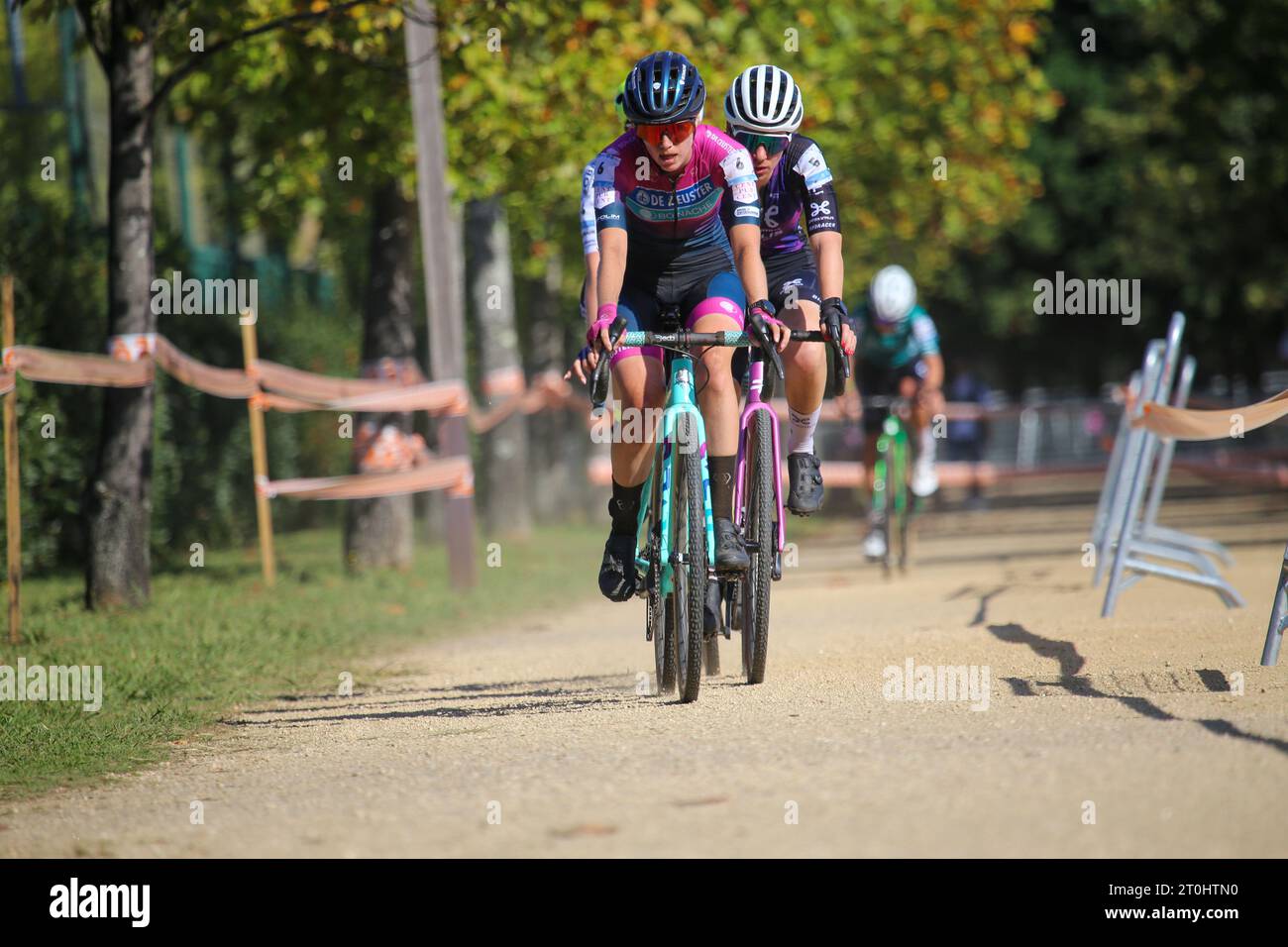 Pontevedra, Spagna, 7 ottobre 2023: La ciclista de Ceuster-Bonache Suzanne Verhoeven (6) guida un gruppo durante il test d'élite femminile del Gran Premio Cidade de Pontevedra 2023, il 7 ottobre 2023, a Pontevedra, Spagna. Credito: Alberto Brevers / Alamy Live News. Foto Stock