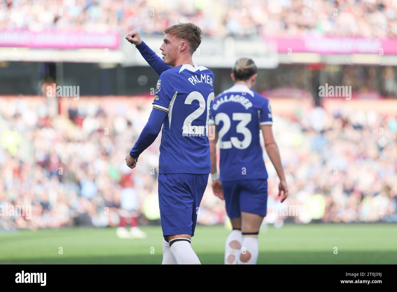 Cole Palmer del Chelsea segna il secondo gol della sua squadra dal punto di rigore durante la partita di Premier League tra Burnley e Chelsea a Turf Moor, Burnley, sabato 7 ottobre 2023. (Foto: Pat Scaasi | mi News) crediti: MI News & Sport /Alamy Live News Foto Stock