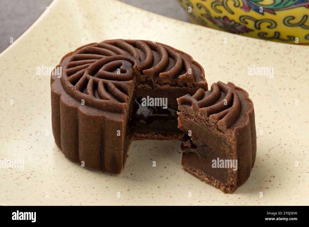 Chocolate Mooncake, una nuova variante di Mooncake per il Mid-Autumn Festival Close Up Foto Stock