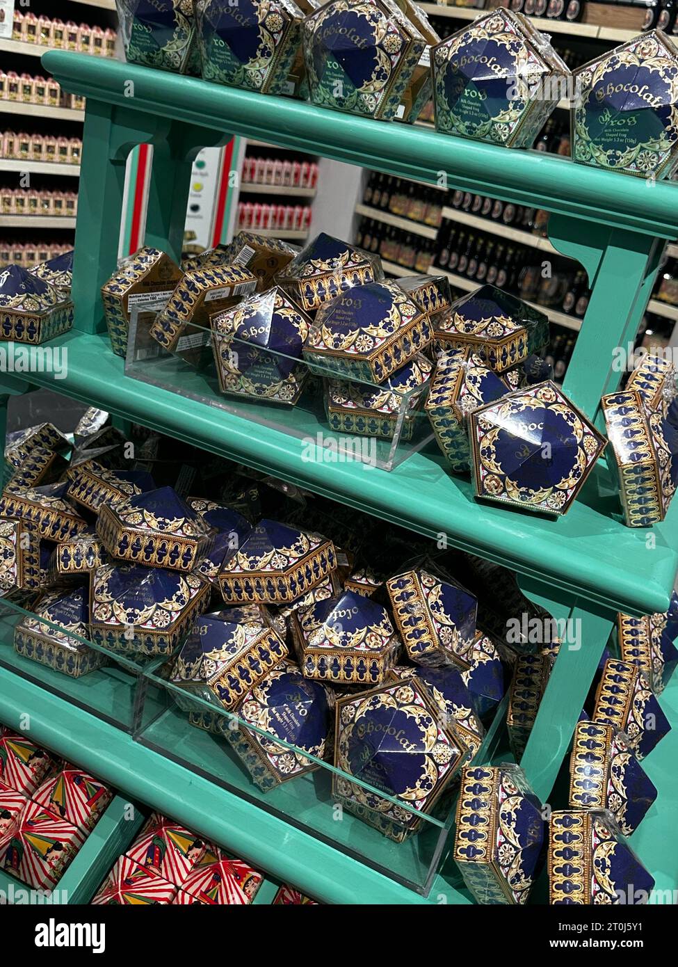 Shopping magico al Harry Potter New York Store con bacchette, accappatoi e articoli da maghi. Foto Stock