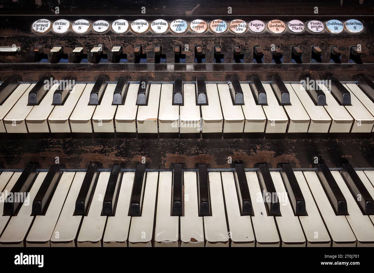 Tastiera e pistoni combinati di un organo, Organ Museum Borgentreich, distretto di Höxter, Renania settentrionale-Vestfalia, Germania, Europa Foto Stock