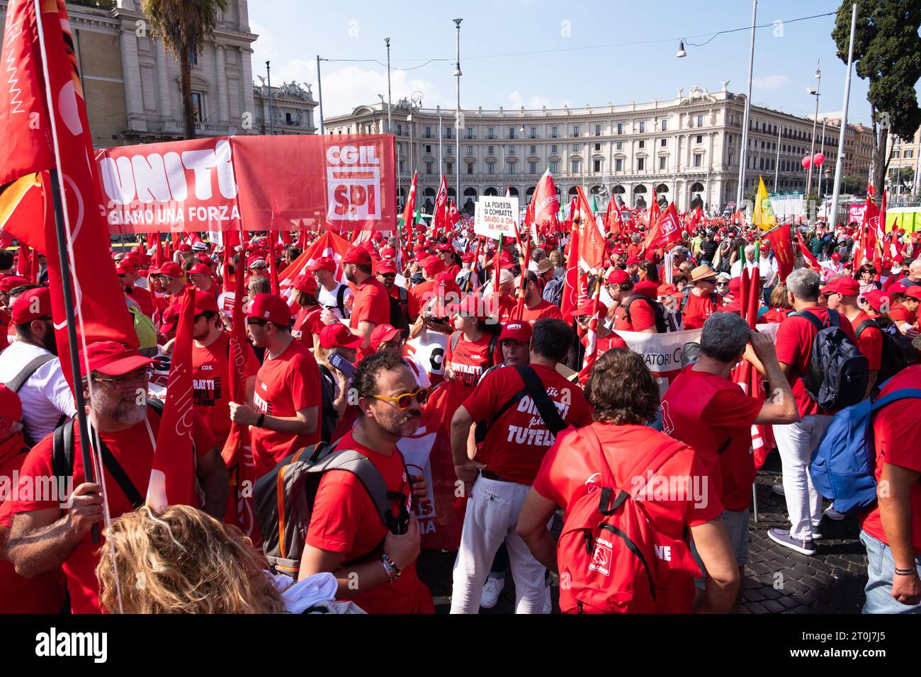 Roma, RM, Italia. 7 ottobre 2023. 100.000 lavoratori si sono riuniti a Roma per sostenere i loro diritti e protestare contro il governo. (Immagine di credito: © Marco di Gianvito/ZUMA Press Wire) SOLO USO EDITORIALE! Non per USO commerciale! Foto Stock