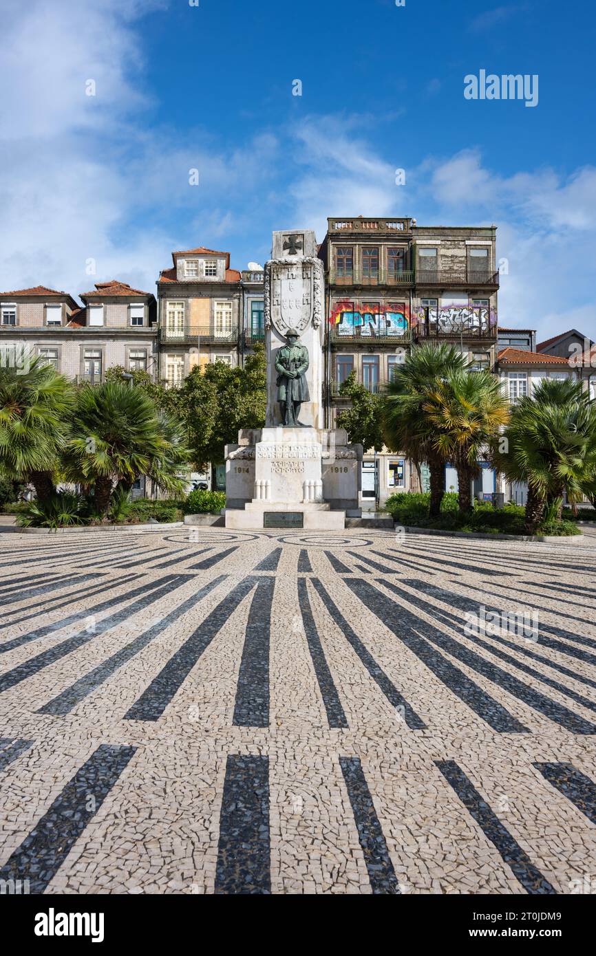 Piazza Carlos Alberto e Monumento ai morti della grande Guerra, Porto Foto Stock