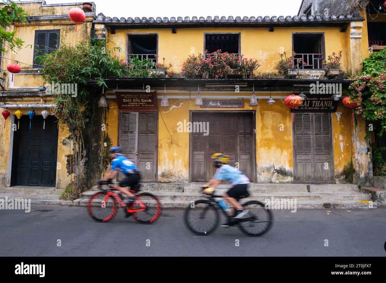 Hoi An, Vietnam. Scena di Street al mattino presto. Foto Stock