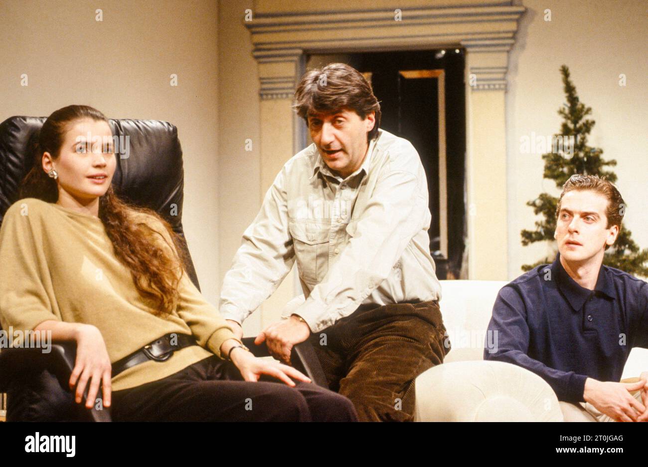 l-r: Julia Ormond (Ann), Tom conti (Dave), Peter Capaldi (Patrick) in TREATS di Christopher Hampton all'Hampstead Theatre, Londra NW3 12/1989 scenografia: Robin Don Costumes: Sue Born Thompson lighting: Adam Grater regista: Geraldine McEwan Foto Stock