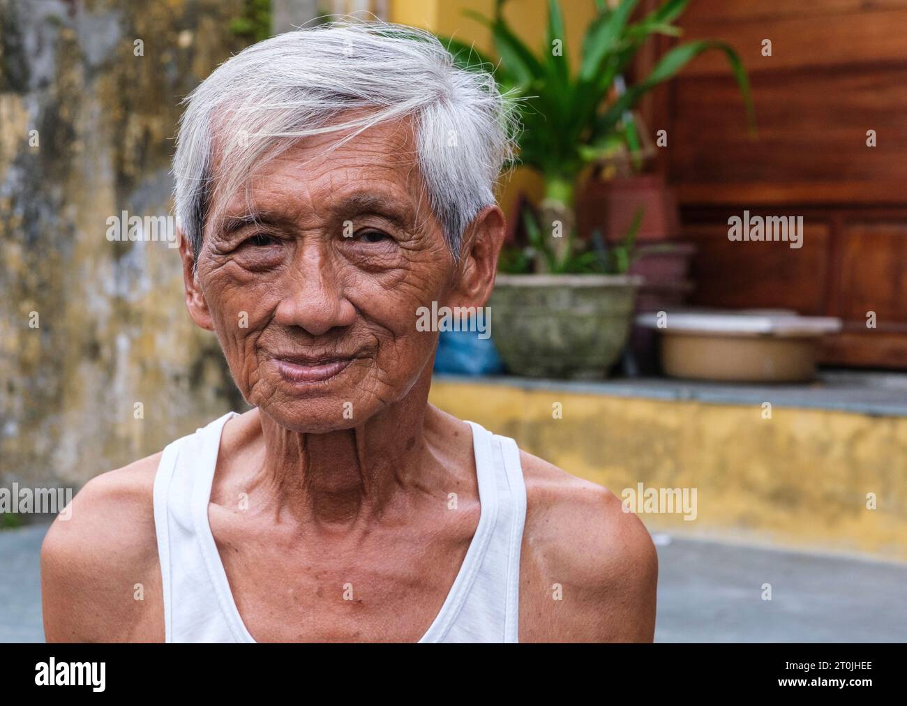 Hoi An, Vietnam. Anziano uomo vietnamita. Foto Stock