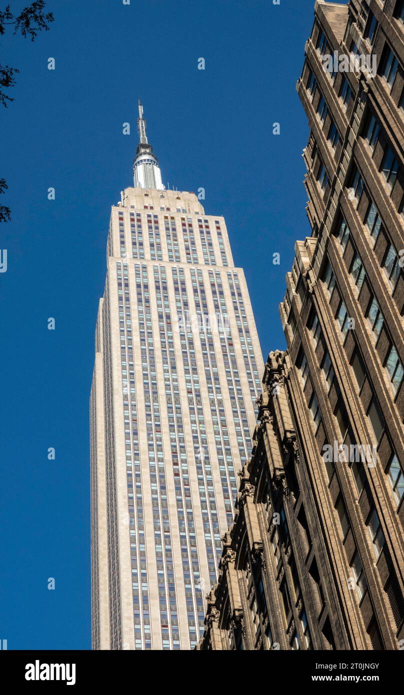 L'Empire State Building è un punto di riferimento iconico a New York, 2023, Stati Uniti Foto Stock