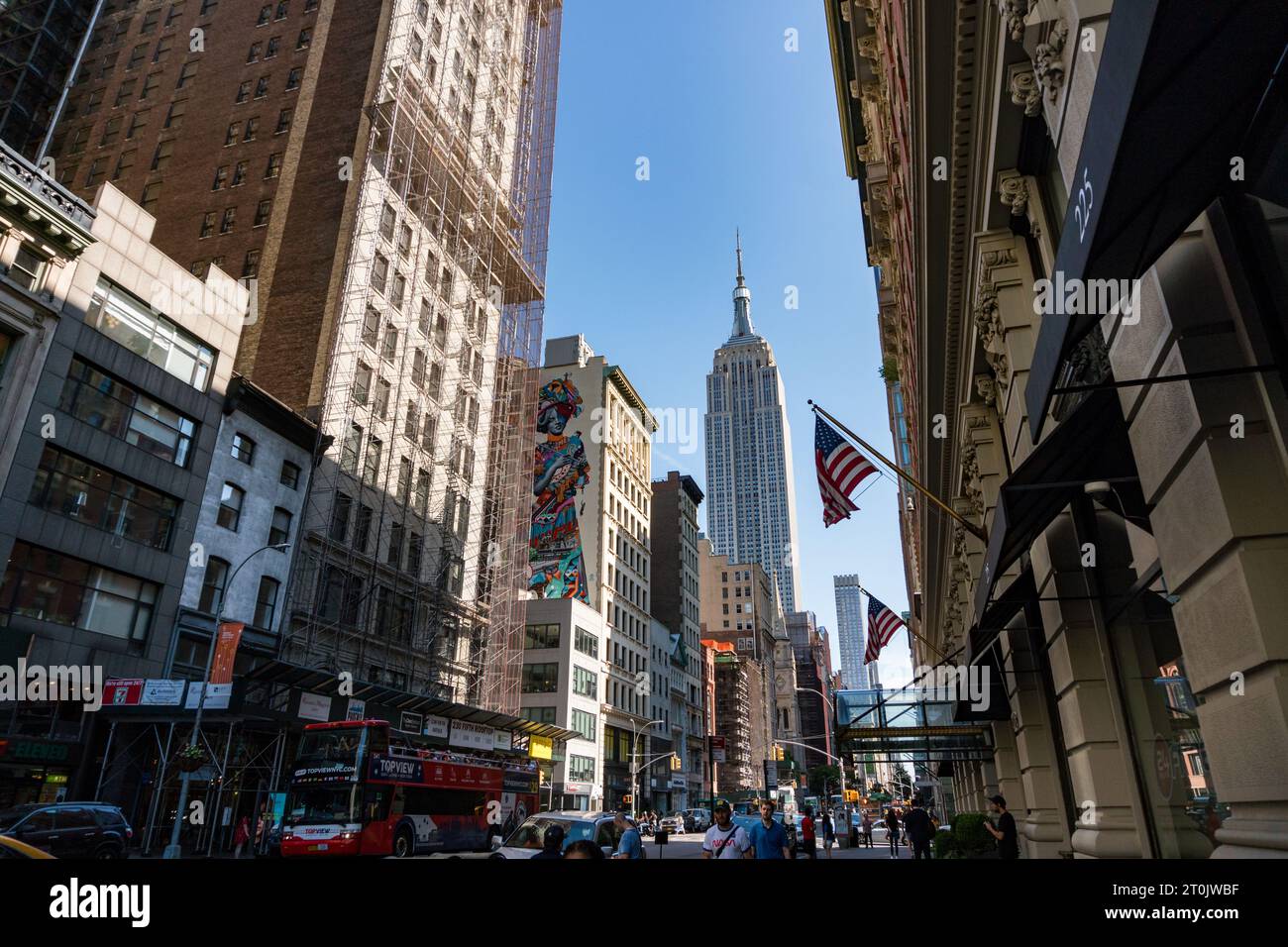 New York, USA - 9 agosto 2019: Vista del famoso Empire State Building di Manhattan durante una giornata di sole Foto Stock